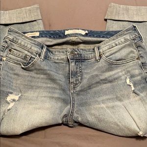 Torrid boyfriend lace under holes Capri